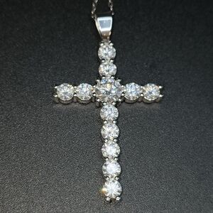 💎 Moissanite Cross Pendant Necklace – 14K White Gold / S925 Chain
